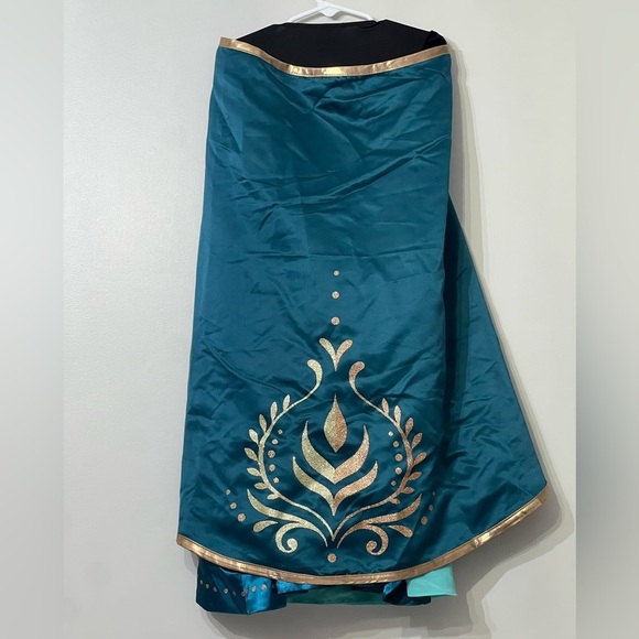 Disney Frozen 2 Anna Costume size 4 toddler/girls new with tags.  Dress and cape - Picture 2 of 8